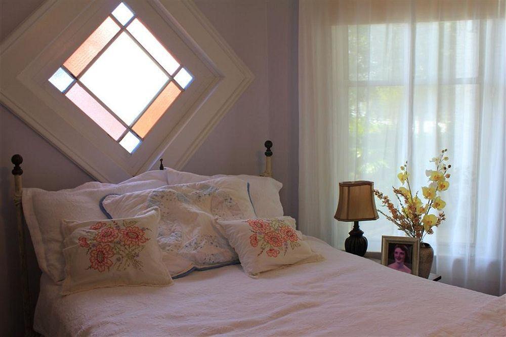 Carroll House Bed & Breakfast Бей-Сент-Луис Экстерьер фото