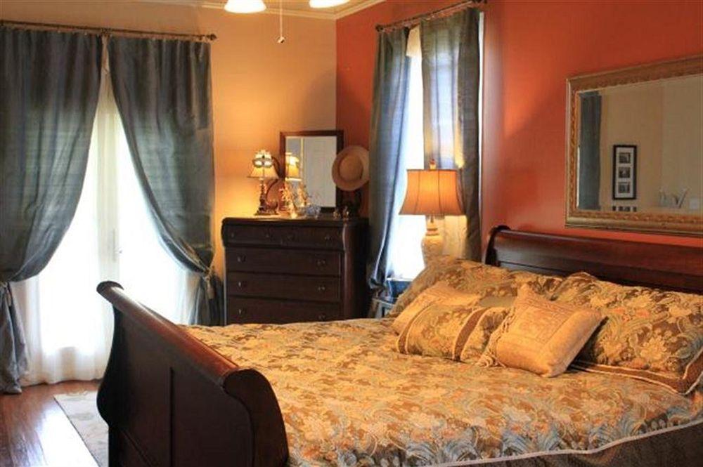 Carroll House Bed & Breakfast Бей-Сент-Луис Экстерьер фото