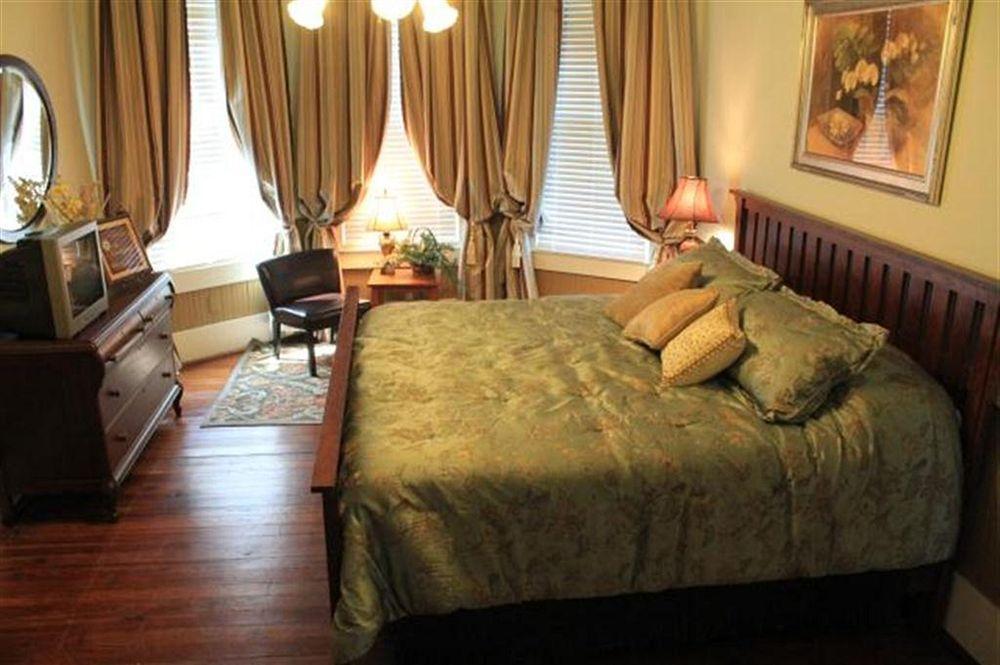 Carroll House Bed & Breakfast Бей-Сент-Луис Экстерьер фото