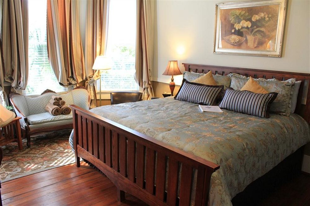 Carroll House Bed & Breakfast Бей-Сент-Луис Экстерьер фото