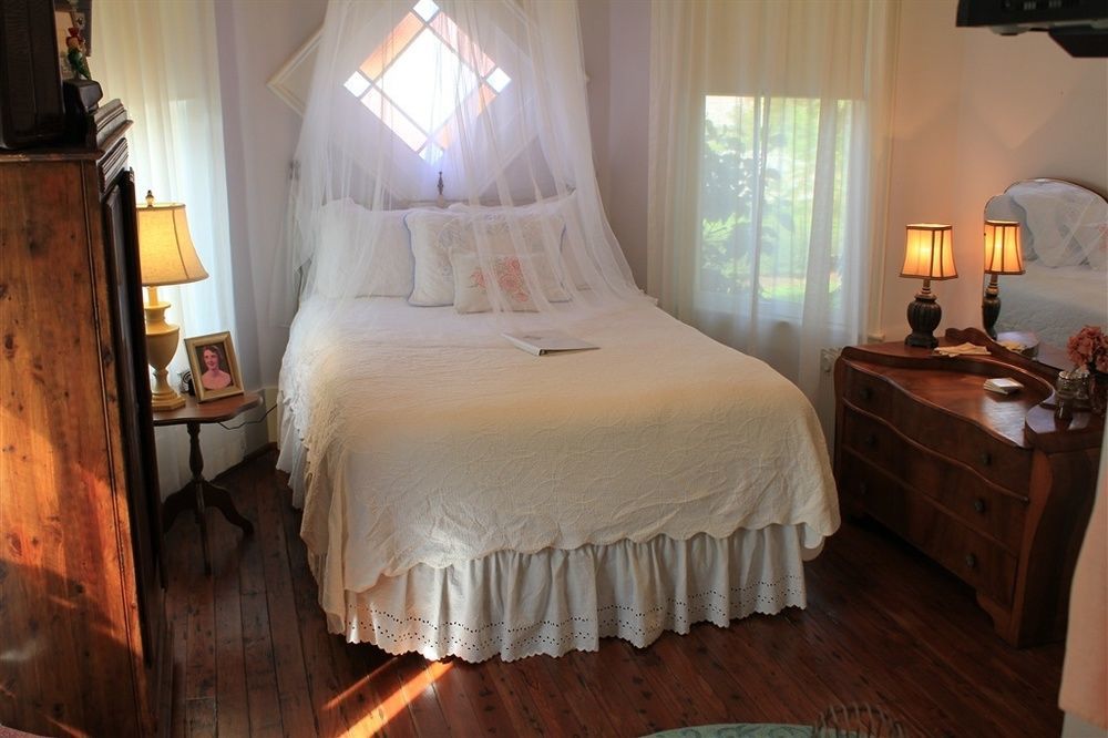 Carroll House Bed & Breakfast Бей-Сент-Луис Экстерьер фото